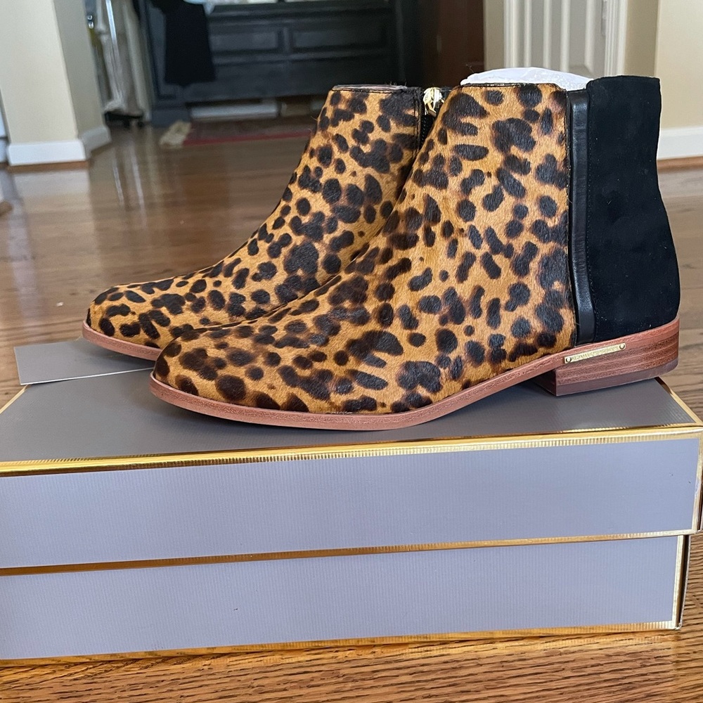 NWT Louise et Cie boot